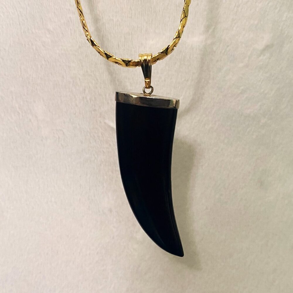Gold Herringbone Chain with Faux Lion's Tooth Pendant - Picture 3 of 7